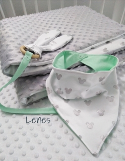 Deka, šátek a klip na dudlík